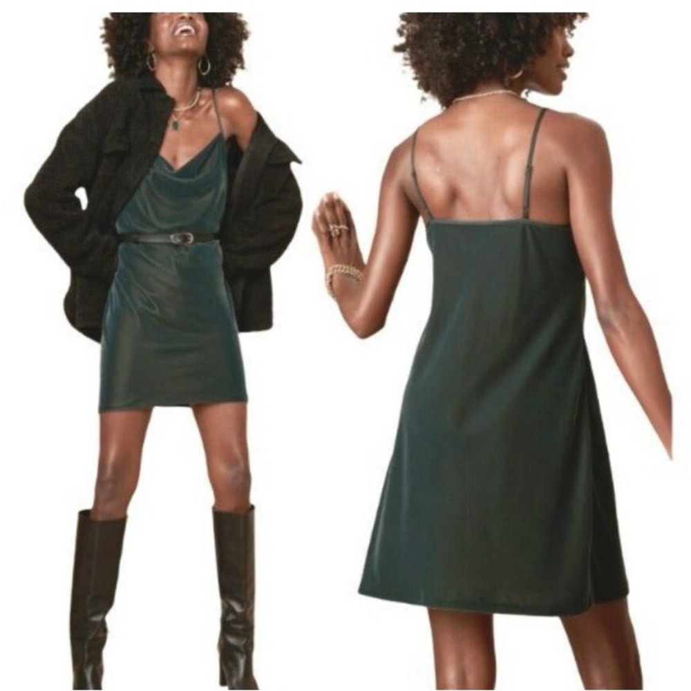 NWOT Banana Republic Deep Emerald Green Velvet spaghetti strap slip dress